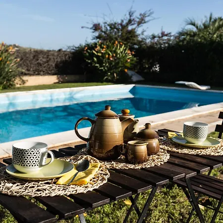 Cariddi - Sunroom, Pool & Garden فيلة