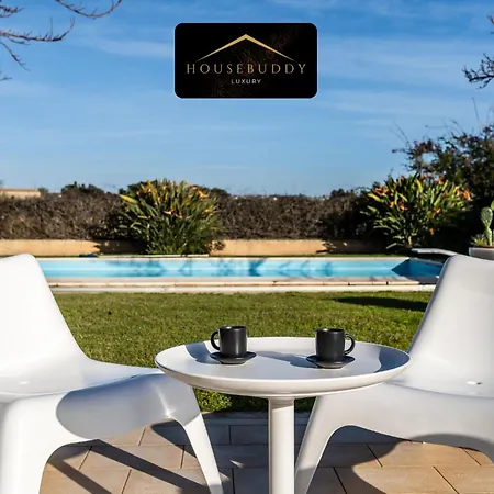 Cariddi - Sunroom, Pool & Garden فيلة شيكلي